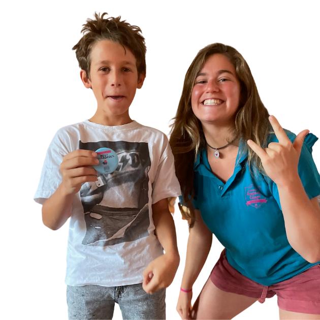 Enfant s'amusant au camp d'été